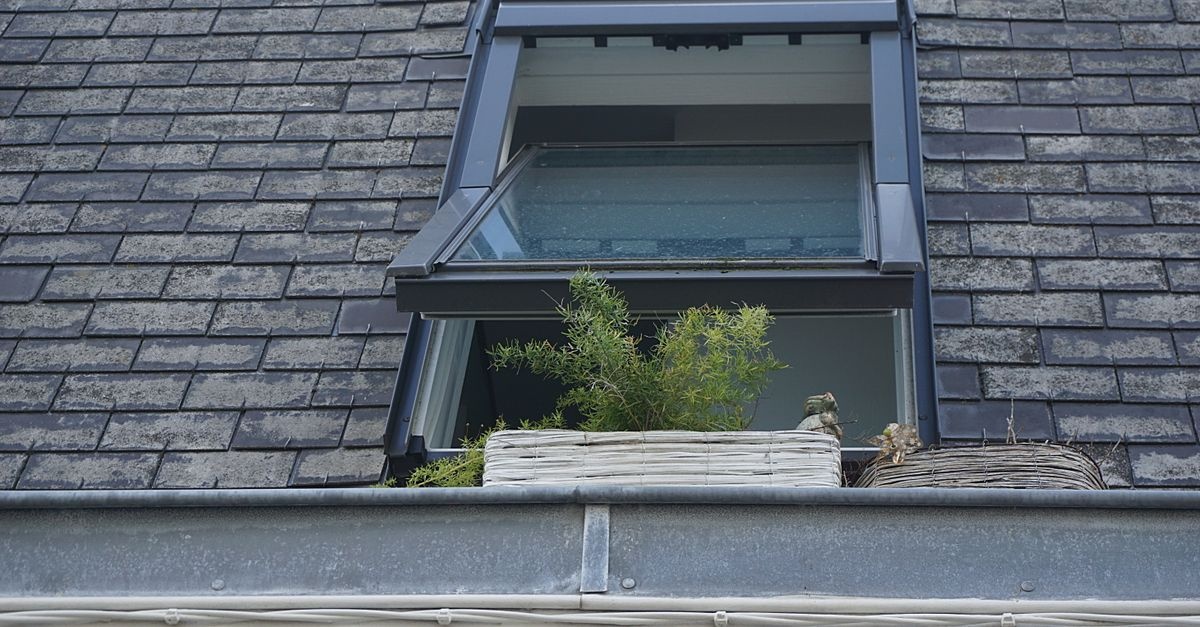 Sommerhitze ade: So schützen Sie Ihre Dachfenster effektiv und nachhaltig