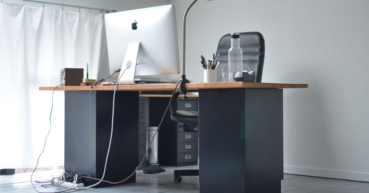 Homeoffice ohne Kabelsalat: Clevere Ideen für einen ordentlich versteckten Arbeitsplatz