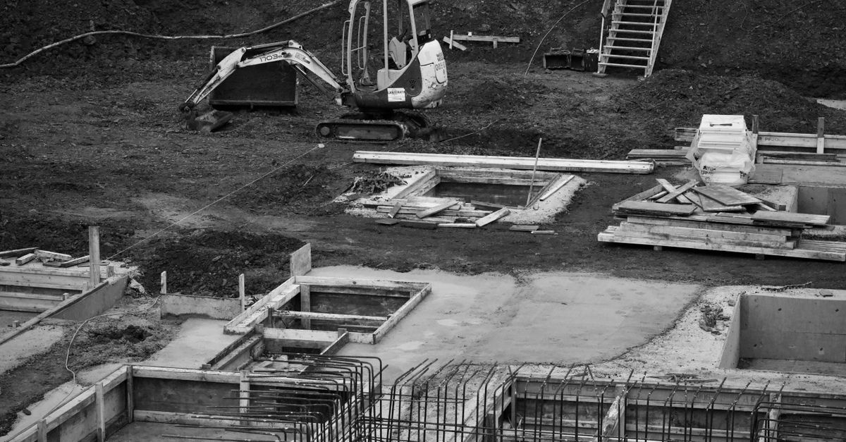 Fundament ohne Schalung betonieren: So gelingt das schnelle und sichere Bauprojekt