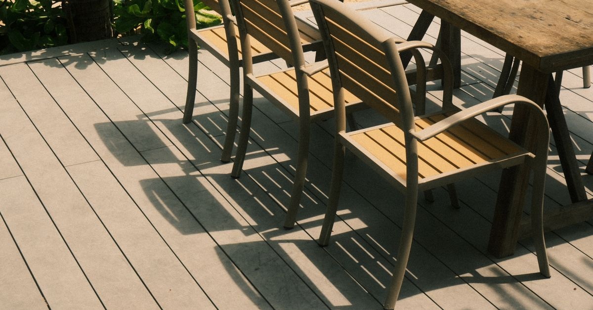 Rutschfesten Terrassenbelag auswählen: Sicher, stilvoll und entspannt durch jede Jahreszeit